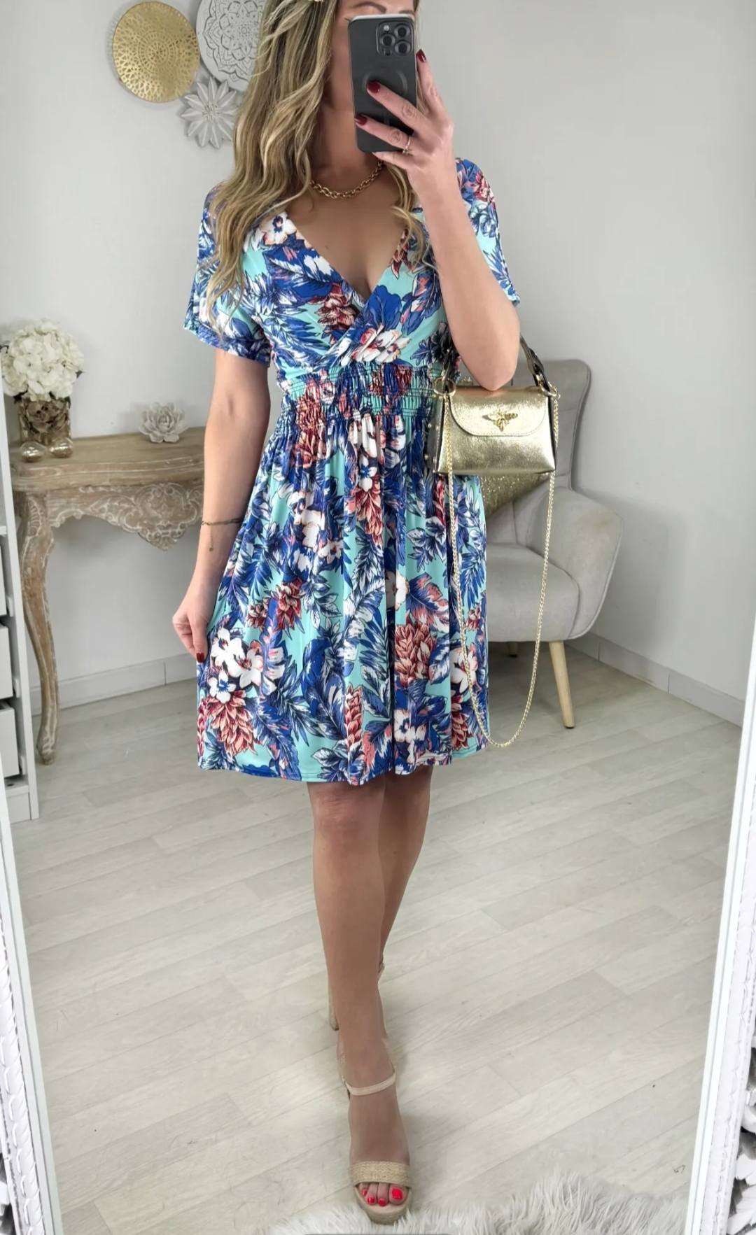 Image d'une robe porter sur une femme - boutique Chez Jess