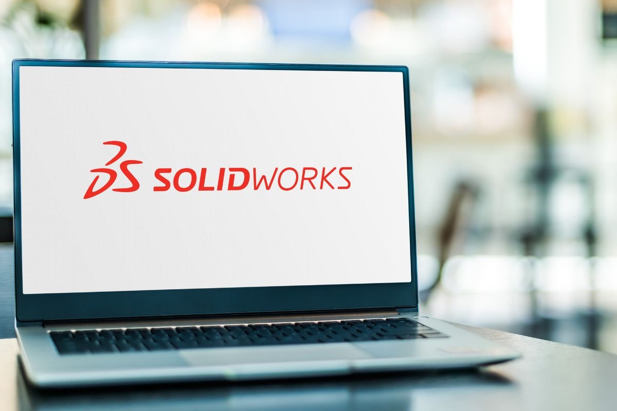image d'un ordinateur avec le logiciel SolidWorks pour la conception 3D et le dessin industriel